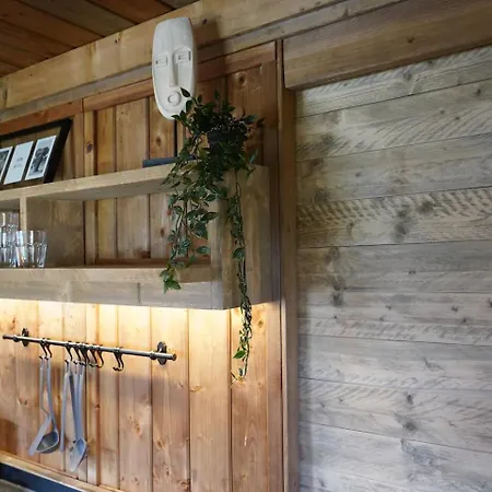 Glamping Met Bar En Prive Sanitair Voor 5 Personen Sneezy