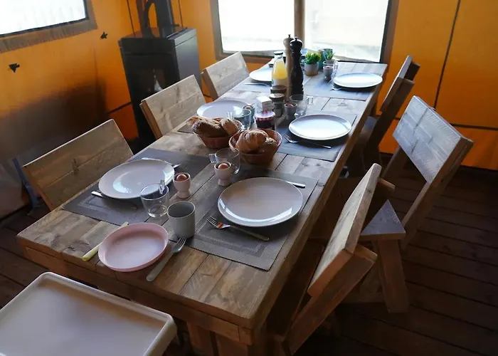 Glamping Met Bar En Prive Sanitair Voor 5 Personen Sneezy Tente de luxe Behelp