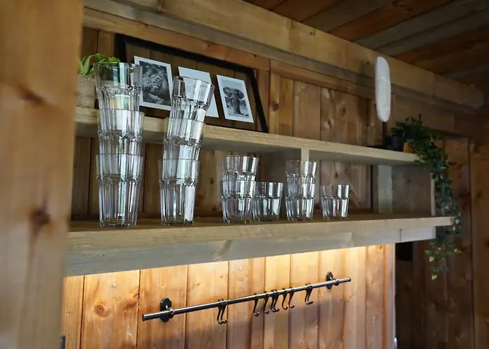 Tente de luxe Glamping Met Bar En Prive Sanitair Voor 5 Personen Sneezy