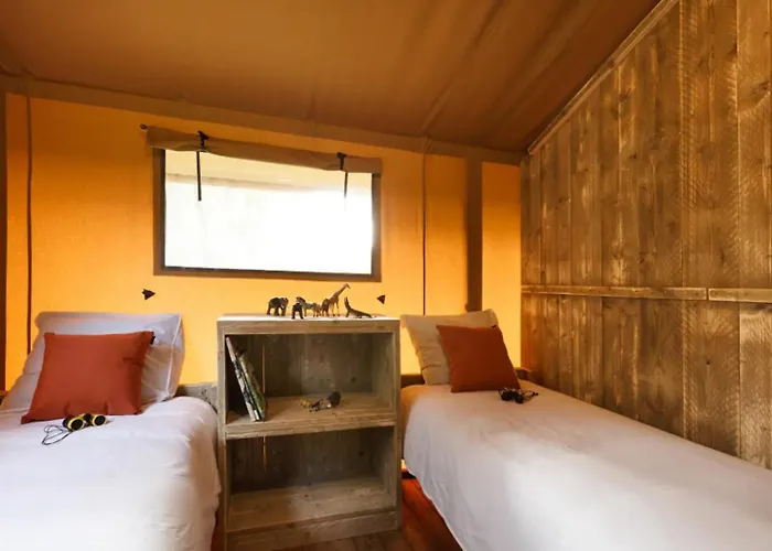 Tente de luxe Glamping Met Bar En Prive Sanitair Voor 5 Personen Sneezy