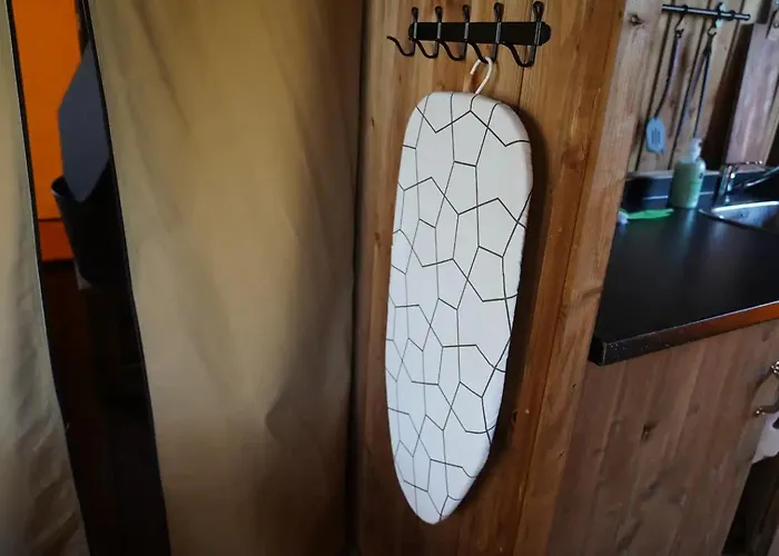 Luksusowy namiot Glamping Met Bar En Prive Sanitair Voor 5 Personen Sneezy