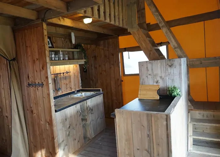 Glamping Met Bar En Prive Sanitair Voor 5 Personen Sneezy Luksusowy namiot Behelp