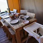 Glamping Met Bar En Prive Sanitair Voor 5 Personen Sneezy Behelp